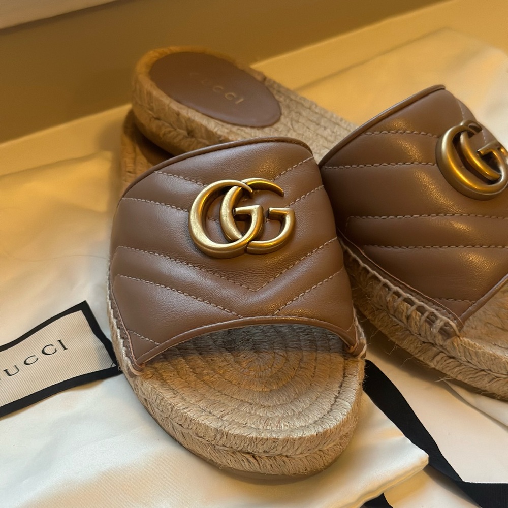 Gucci Marmont Slides in Dusty Pink